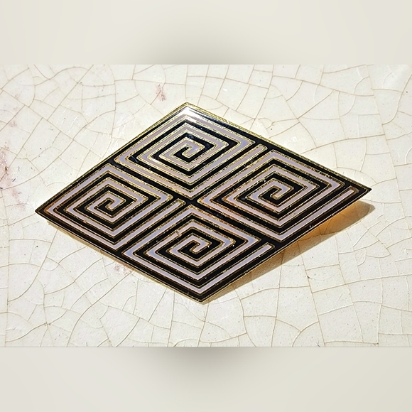 Isle of Skye geometric gold and black diamond shaped brooch - Picture 2 of 5